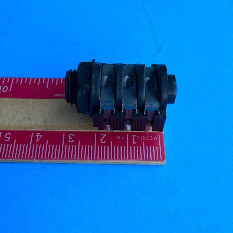 Line 6 Spider III IV 15 Amp Part: Guitar Input Headphone 1/4" Socket [2PCS]