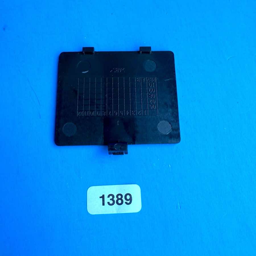 BEHRINGER UMX610 U-Control MIDI Keyboard Parts: Battery Cover Door