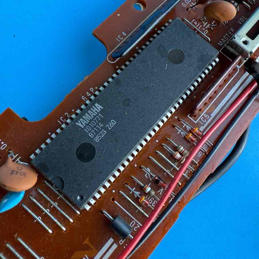 YAMAHA PSR-15 Vintage Keyboard Part: Processor Control Main PCB Circuit Board