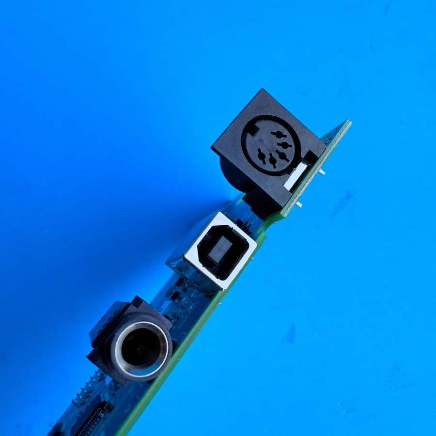 NOVATION LAUNCHKEY 25 MK3 Midi Keyboard Part USB Sustain Input PCB Circuit Board