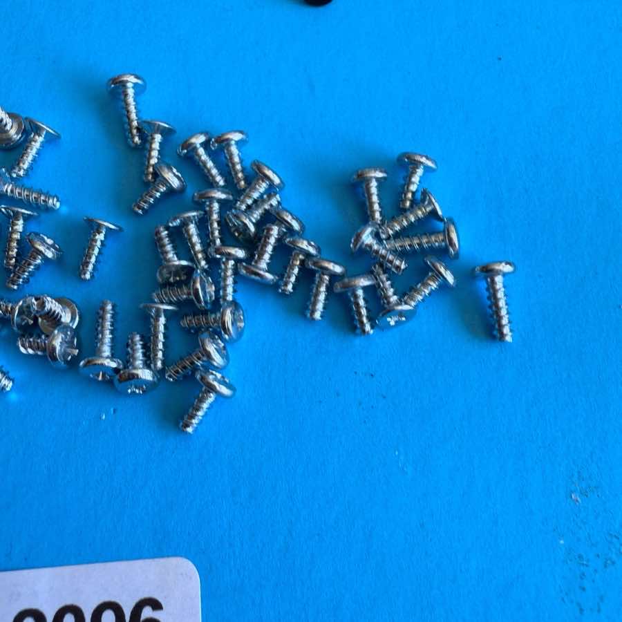 NOVATION LAUNCHKEY 25 MK3 Midi Keyboard Part: Random Body Key and PCB Screws