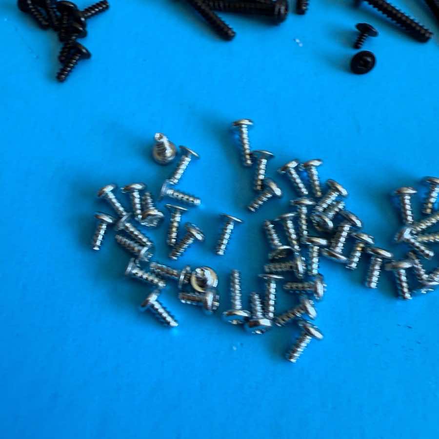 NOVATION LAUNCHKEY 25 MK3 Midi Keyboard Part: Random Body Key and PCB Screws