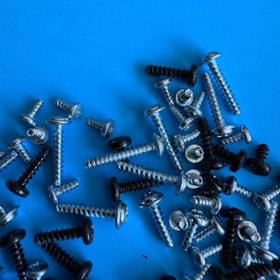 NOVATION LAUNCHKEY 49 MK2 Midi Keyboard Part: Body Key PCB Random Screws