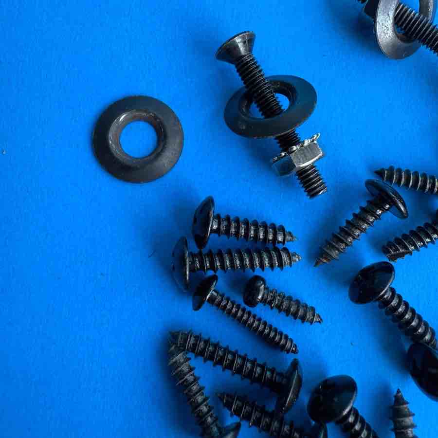CRATE TAXI TX-15 Guitar Amplifier Part: Random Cabinet Screws Washers