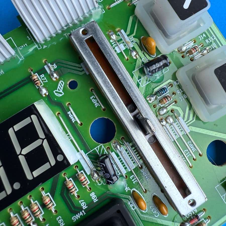 NOVATION LAUNCHKEY 25 MK2 Part: Slider Fader Track Display PCB Circuit Board