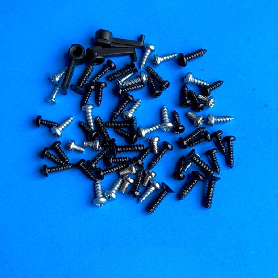 NI KOMPLETE S25 MK1 MIDI Keyboard Part: Random Body Shell & PCB Screws