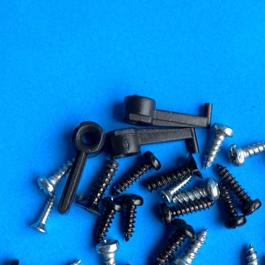 NI KOMPLETE S25 MK1 MIDI Keyboard Part: Random Body Shell & PCB Screws
