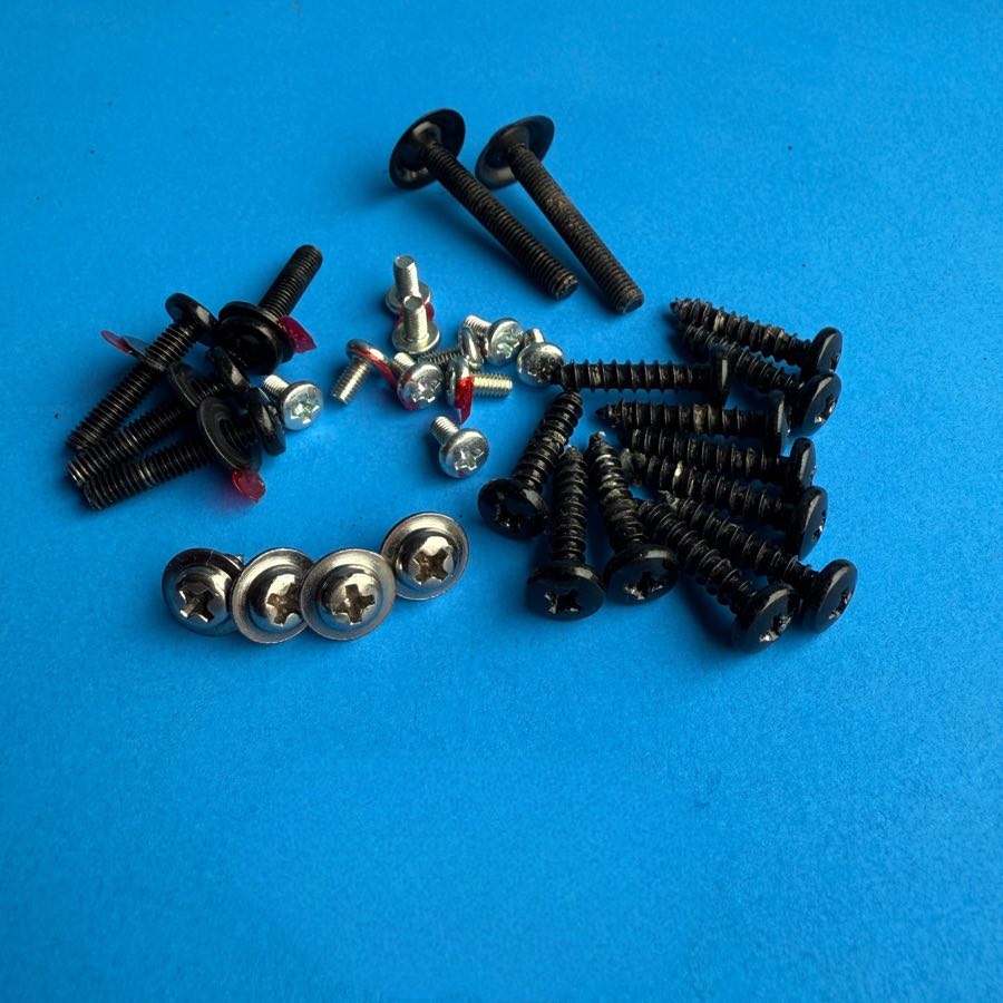 FENDER MUSTANG I Guitar Amplifier Part: Random Cabinet & PCB Screws