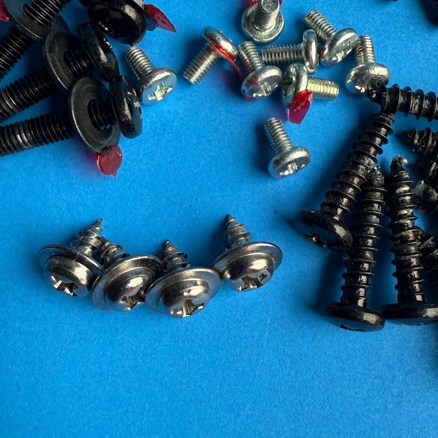 FENDER MUSTANG I Guitar Amplifier Part: Random Cabinet & PCB Screws