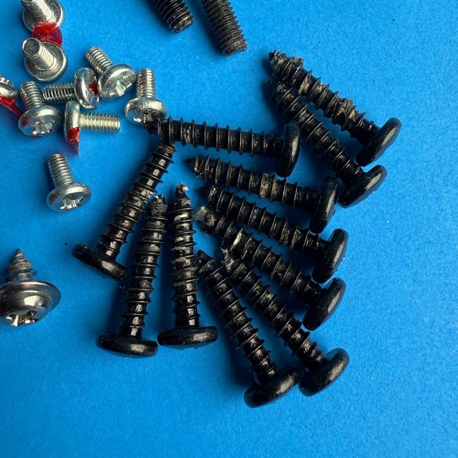 FENDER MUSTANG I Guitar Amplifier Part: Random Cabinet & PCB Screws