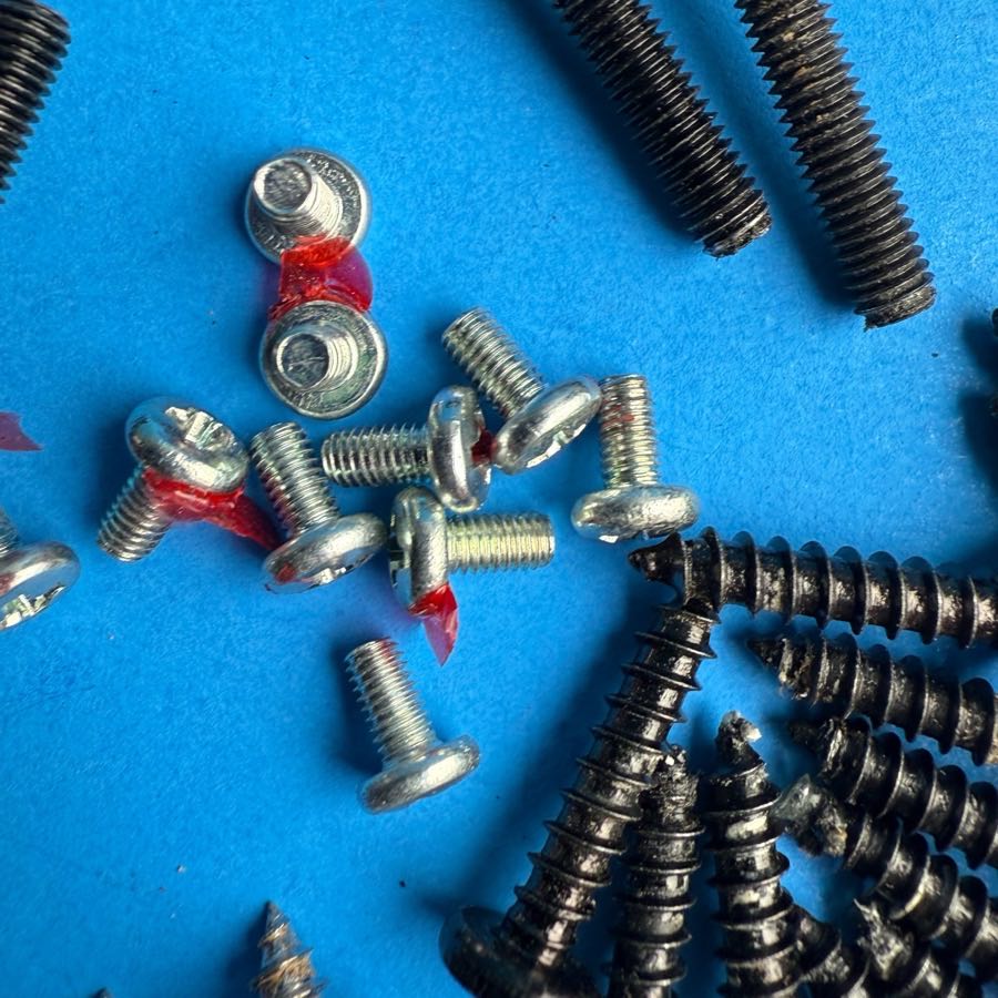 FENDER MUSTANG I Guitar Amplifier Part: Random Cabinet & PCB Screws
