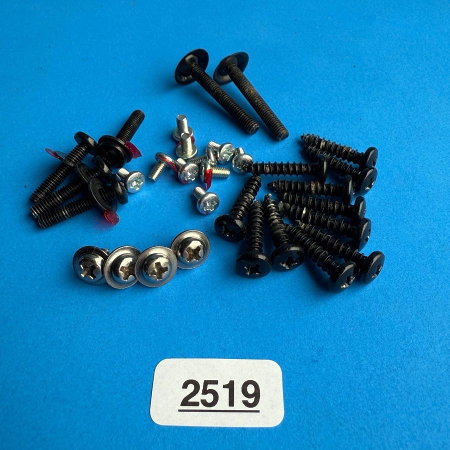 FENDER MUSTANG I Guitar Amplifier Part: Random Cabinet & PCB Screws