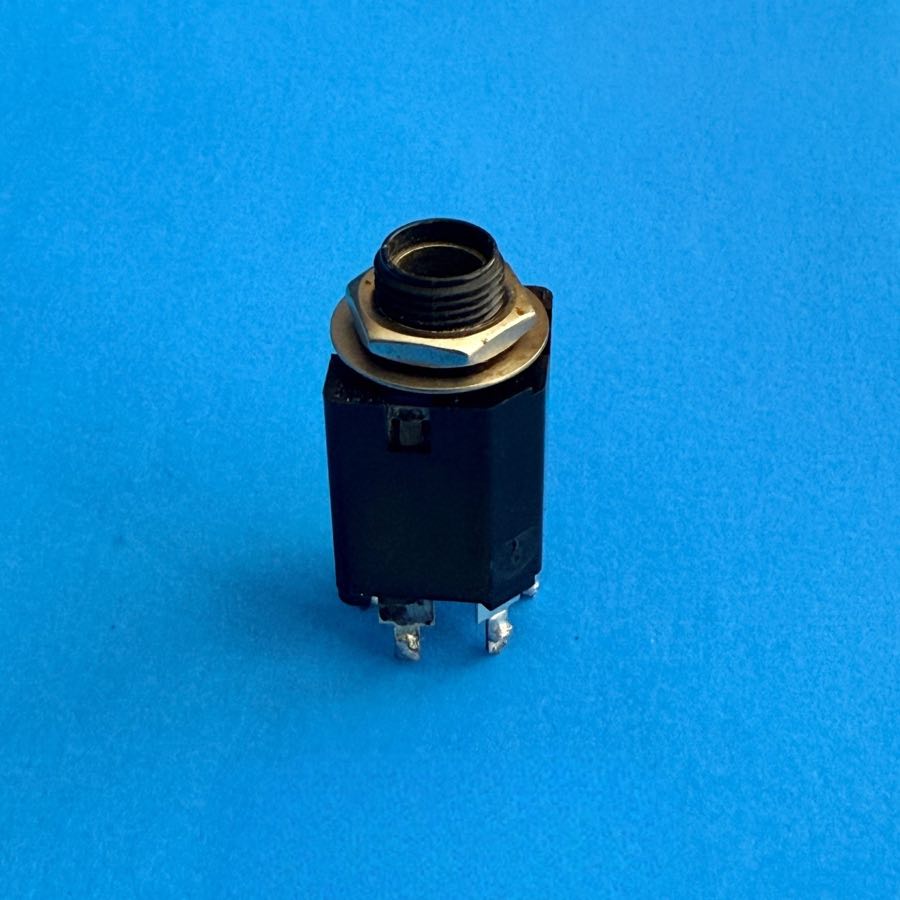 Peavey R6M Recording Monitor Part: Stereo 1/4" TRS Female 5-Pin Socket [2PCS]