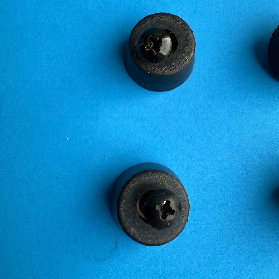 Fender G-DEC Junior Guitar Amplifier Part: Rubber Foot w/Screw [4PCS]