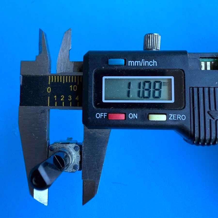BEHRINGER Mixers Part: ALPS Potentiometer 3-Pin D-Shaft (6mm) 5K VC502