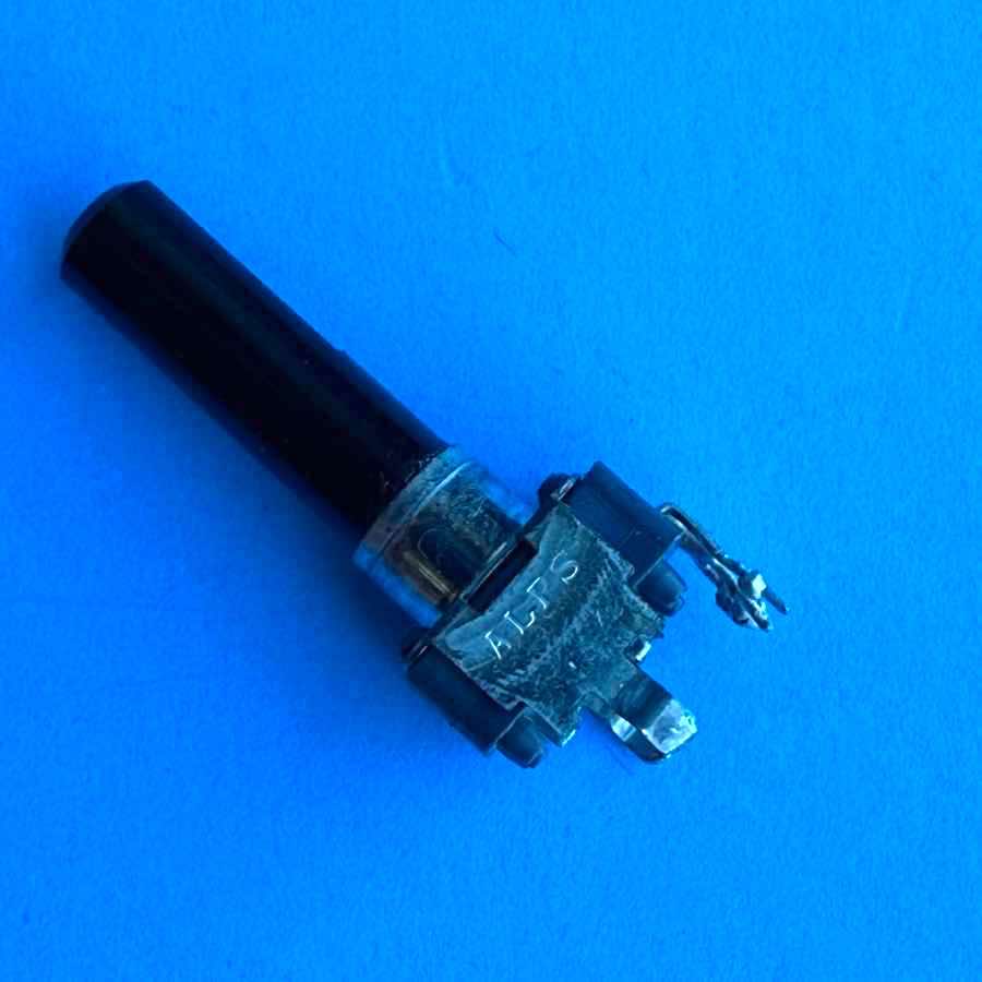 BEHRINGER Mixers Part: ALPS Potentiometer 3-Pin D-Shaft (6mm) 5K VC502