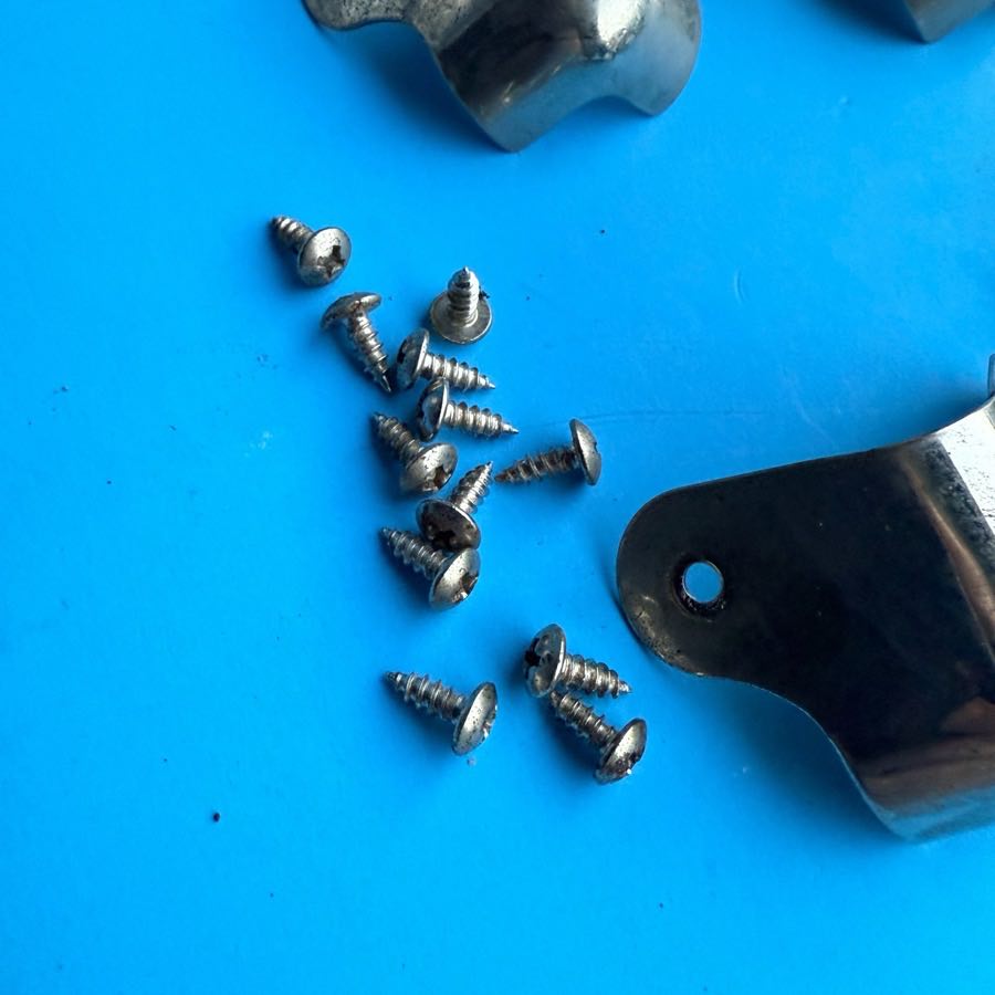 FENDER Frontman 15G (PR495) Guitar Amp Part: Cabinet Corner w/Screw [6PCS] (V1)