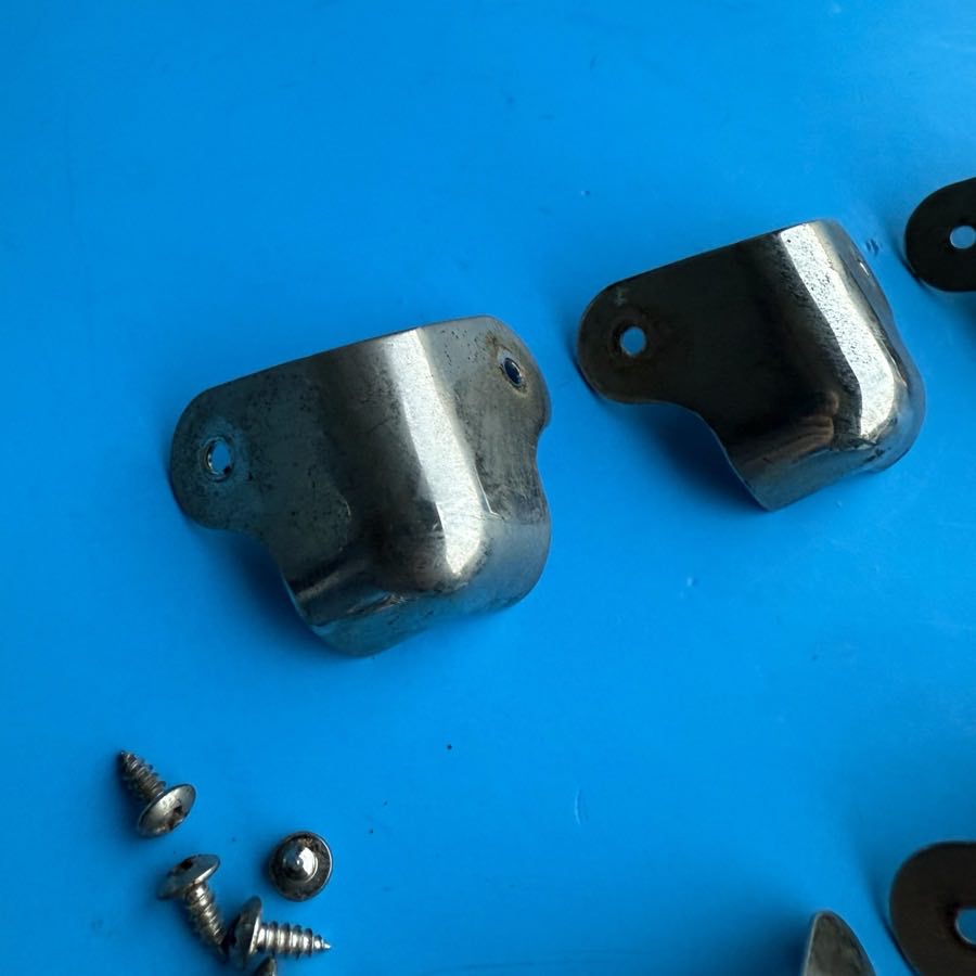 FENDER Frontman 15G (PR495) Guitar Amp Part: Cabinet Corner w/Screw [6PCS] (V1)