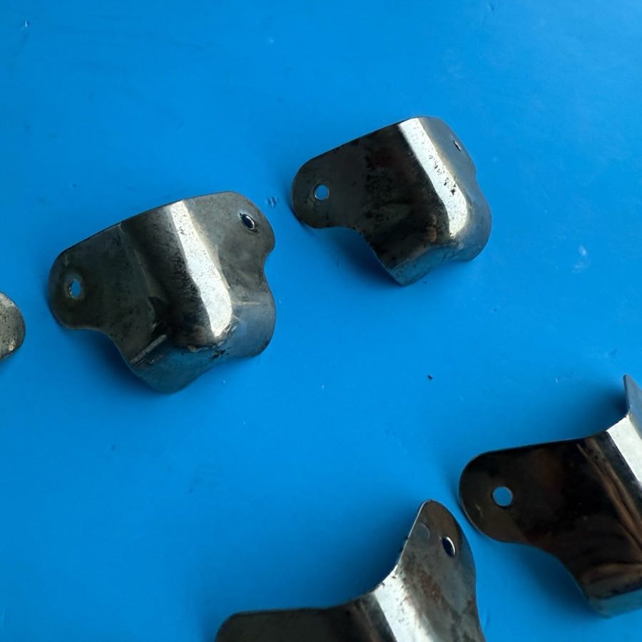 FENDER Frontman 15G (PR495) Guitar Amp Part: Cabinet Corner w/Screw [6PCS] (V1)