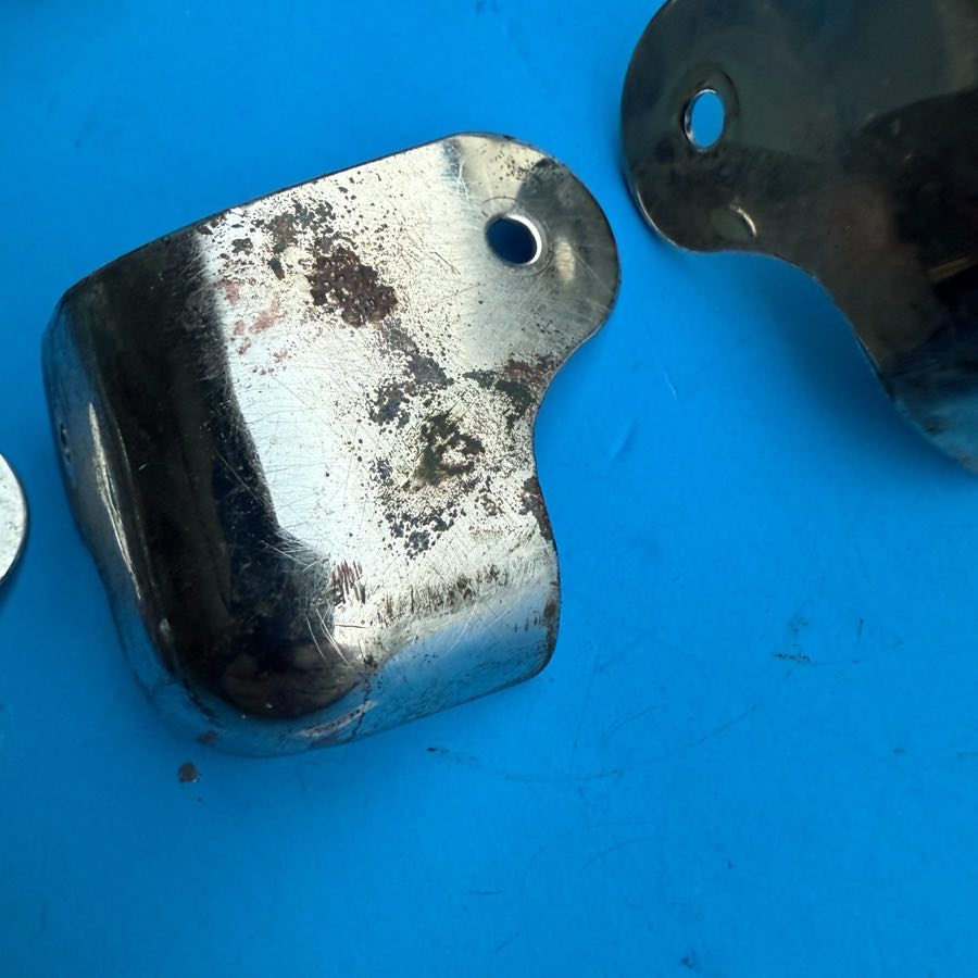 FENDER Frontman 15G (PR495) Guitar Amp Part: Cabinet Corner w/Screw [6PCS] (V1)