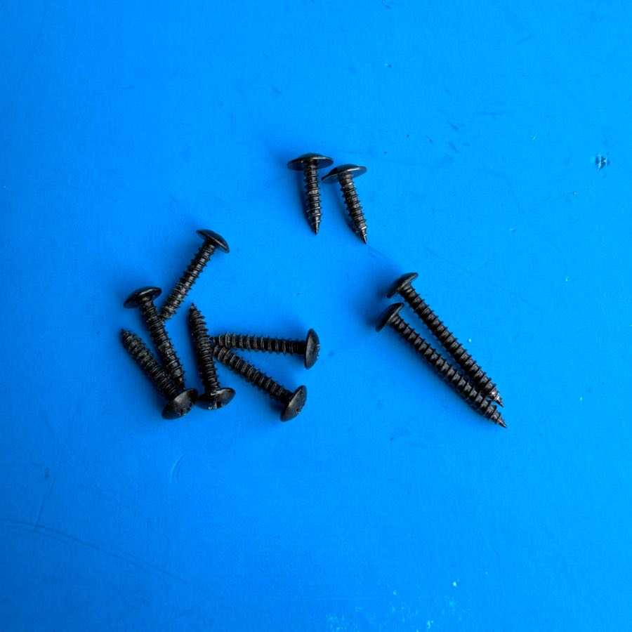 FENDER Frontman 15G (PR495) Guitar Amplifier Part: Random Cabinet Screws