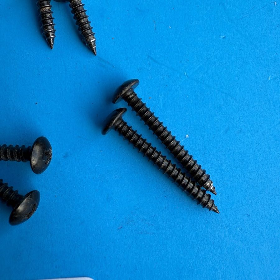 FENDER Frontman 15G (PR495) Guitar Amplifier Part: Random Cabinet Screws