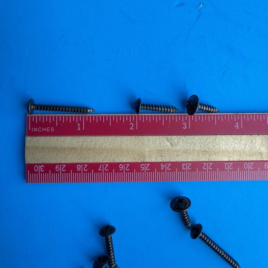 FENDER Frontman 15G (PR495) Guitar Amplifier Part: Random Cabinet Screws