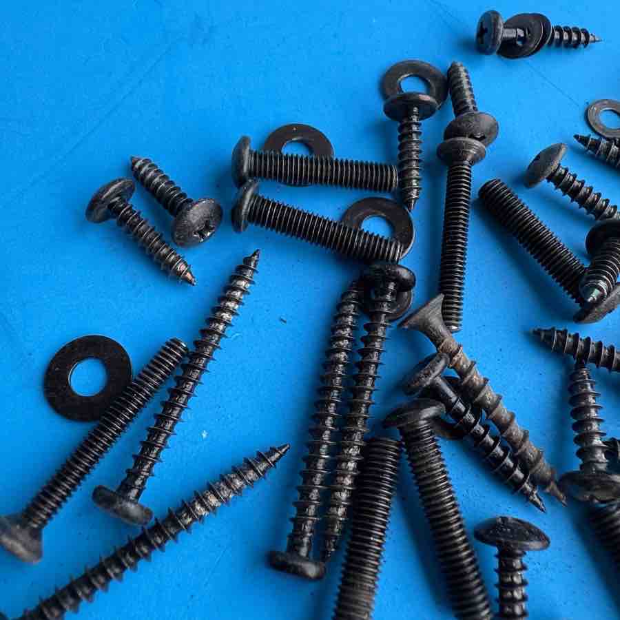 CRATE XT120R Guitar Amplifier Parts: Cabinet Random Cabinet Screws & Washers