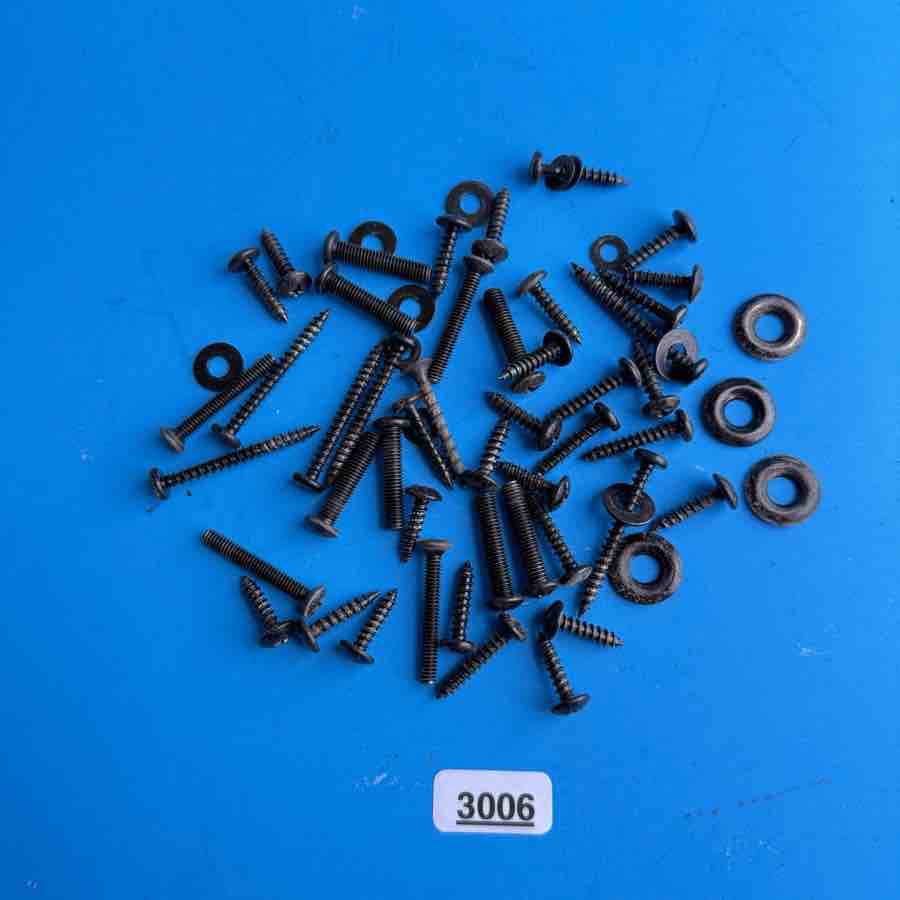 CRATE XT120R Guitar Amplifier Parts: Cabinet Random Cabinet Screws & Washers