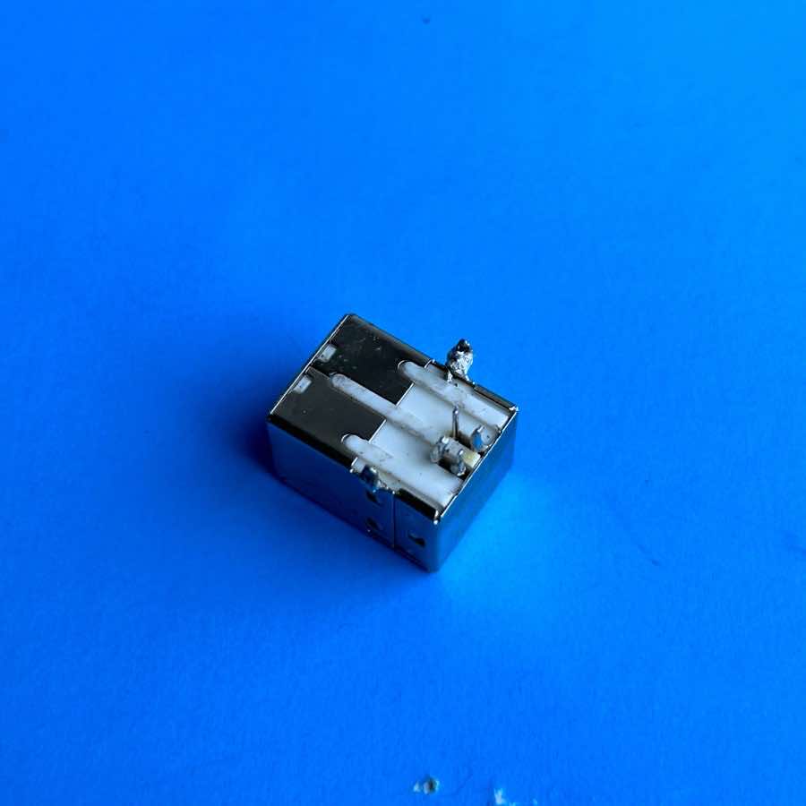 NATIVE INSTRUMENT MASCHINE MKI MIDI Controller Part: USB Input/Output Socket