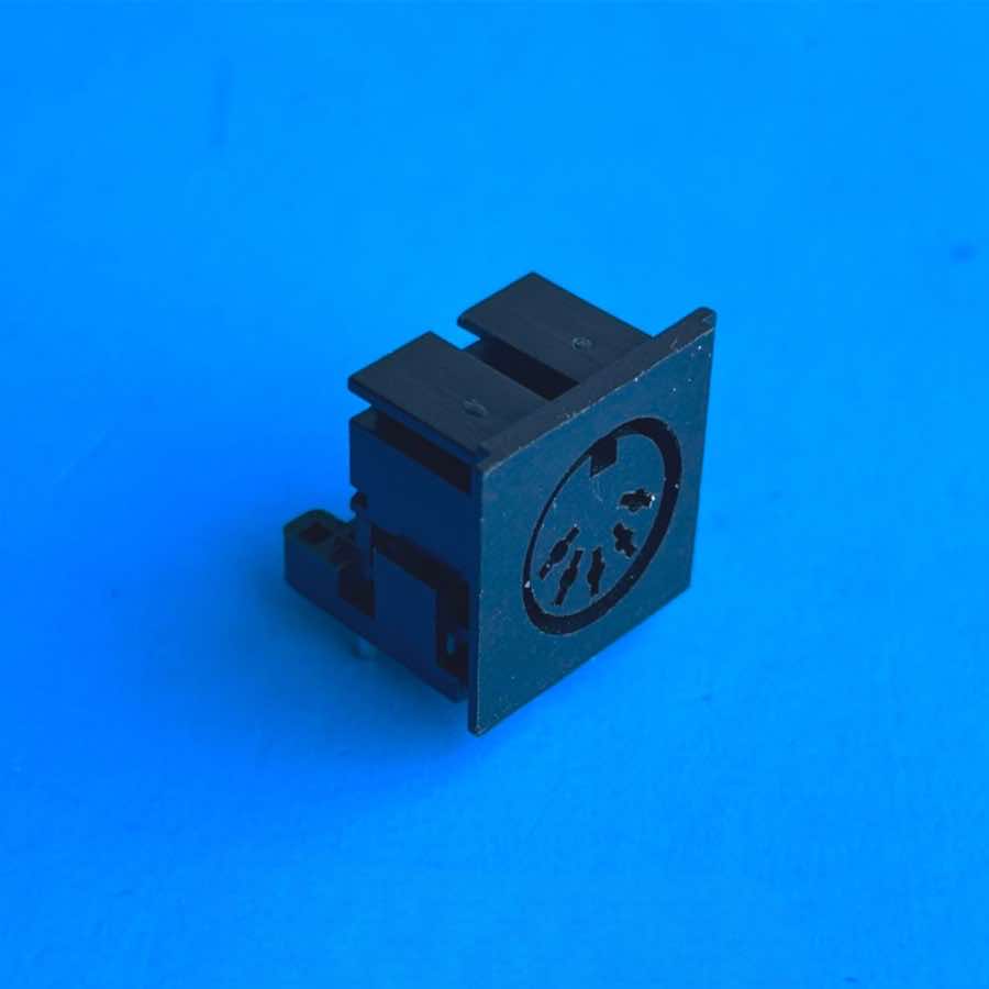 NATIVE INSTRUMENT MASCHINE MKI MIDI Controller Part: MIDI Input/Output Socket