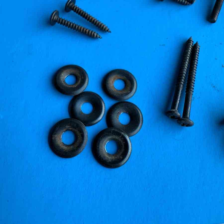 SQUIER CHAMP 15GR [PR CPR1] Guitar Amp Part: Random Cabinet Washers and Screws