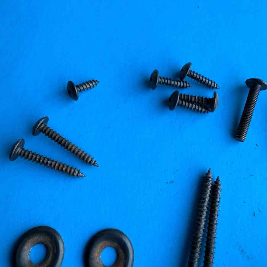 SQUIER CHAMP 15GR [PR CPR1] Guitar Amp Part: Random Cabinet Washers and Screws