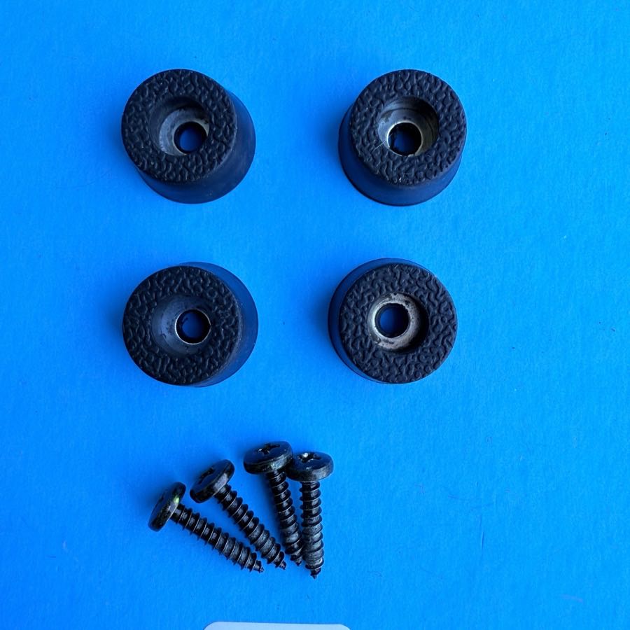 Fender G-DEC (PR520) Guitar Amp Part: Feet Rubber Foot Stand w/Screws [4 PCS]