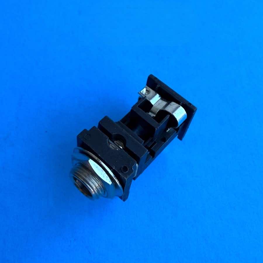 KURZWEIL PC88 Keyboard Piano Part: 4-Pin Mono 1/4 Jack TS Socket