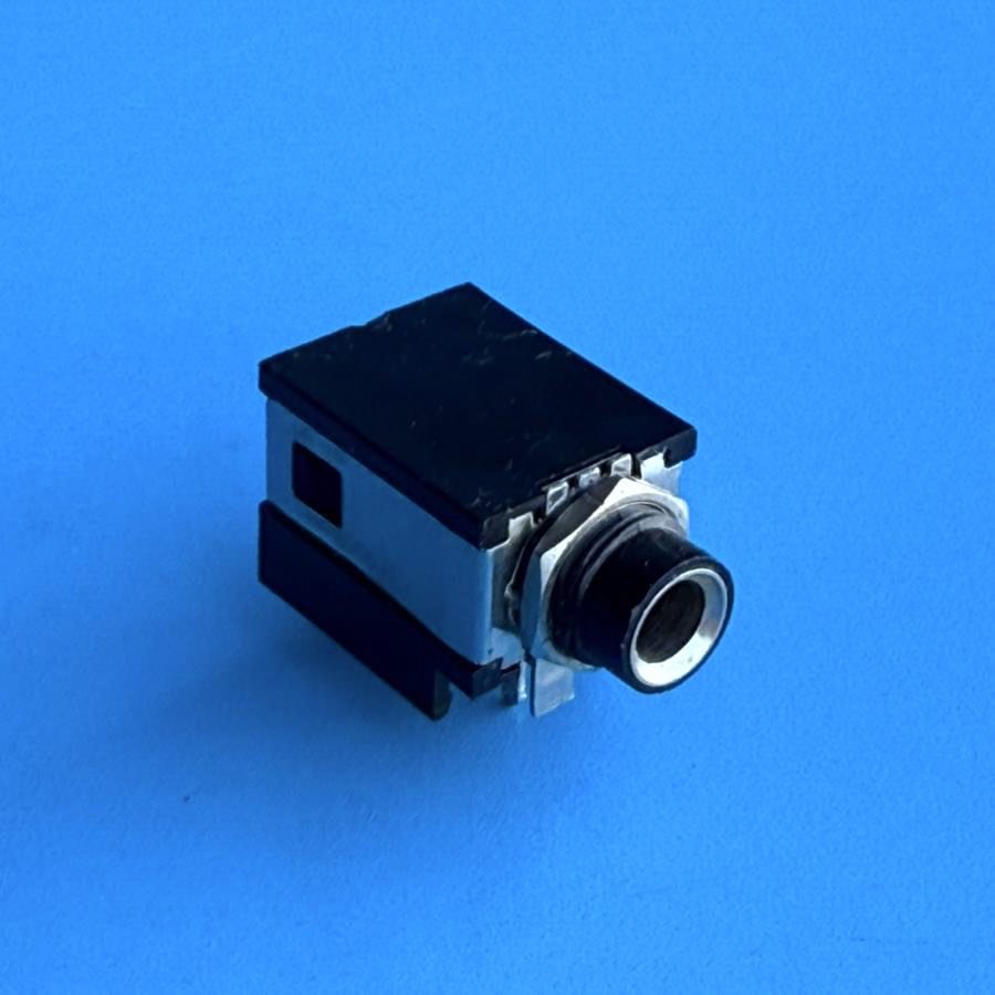 Fender Bullet Reverb (PR241) Guitar Amp Part: Guitar or Speaker Input TS Socket
