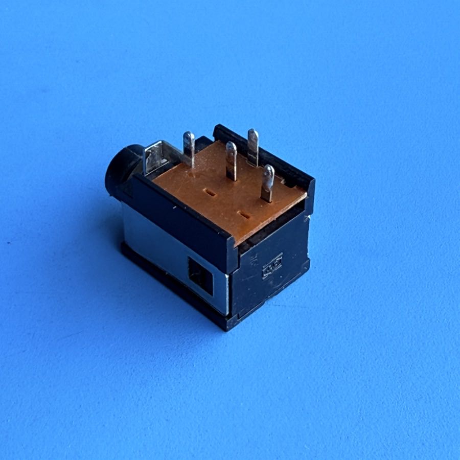 Fender Bullet Reverb (PR241) Guitar Amp Part: Guitar or Speaker Input TS Socket