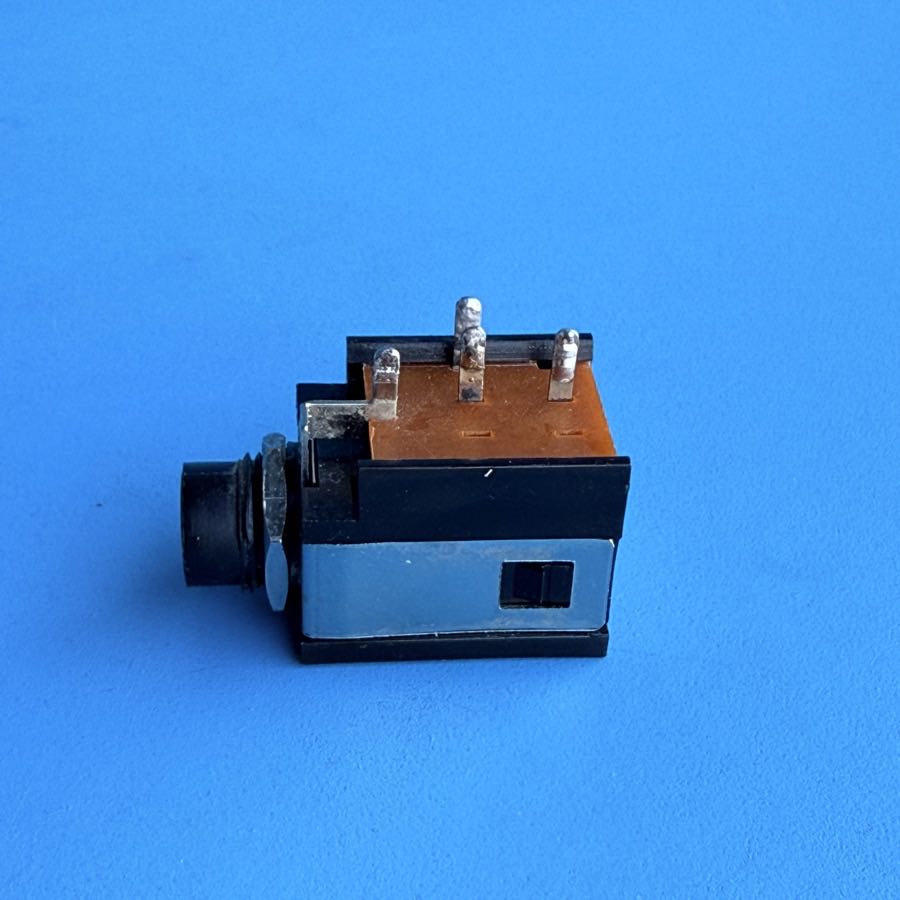 Fender Bullet Reverb (PR241) Guitar Amp Part: Guitar or Speaker Input TS Socket
