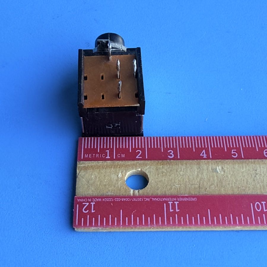Fender Bullet Reverb (PR241) Guitar Amp Part: Guitar or Speaker Input TS Socket