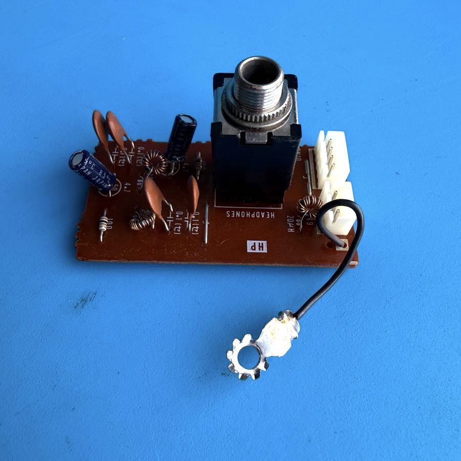 YAMAHA PSR-40 Keyboard Replacement Part: Headphones Jack TRS Socket Board