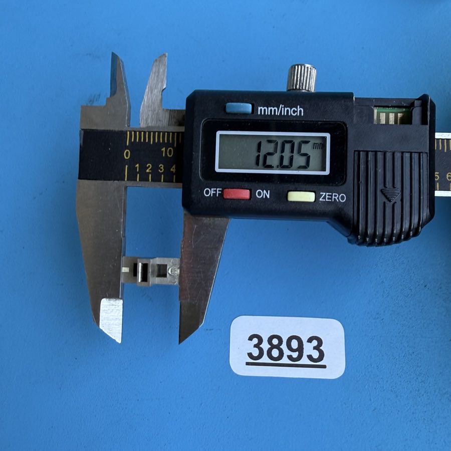 YAMAHA PSR-40 Keyboard Replacement Part: Volume Slider Cover Gray Cap