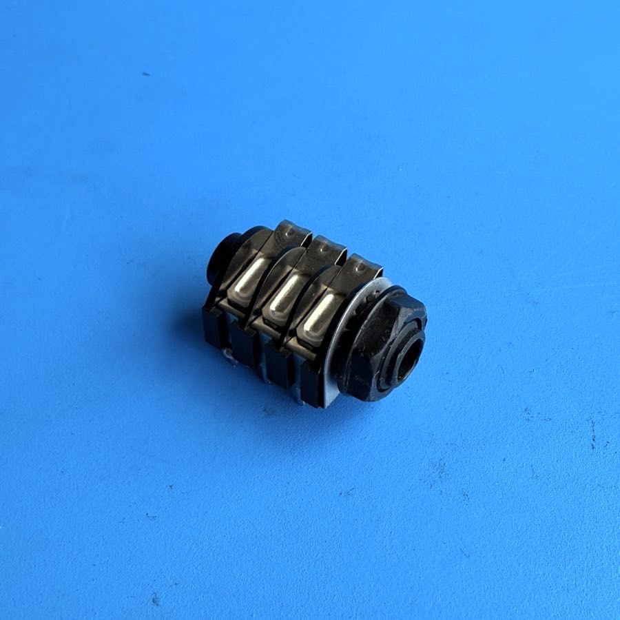 Line 6 Flextone II Guitar Amplifier Replacement Part: 6-Pin TRS 1/4" Socket