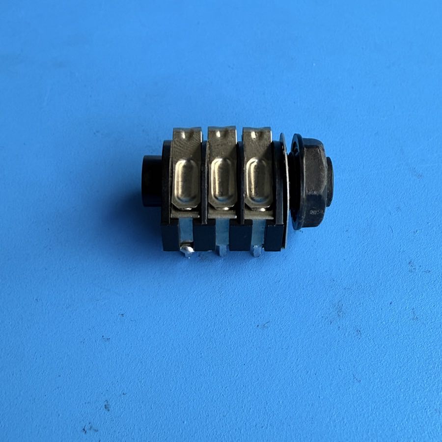 Line 6 Flextone II Guitar Amplifier Replacement Part: 6-Pin TRS 1/4" Socket