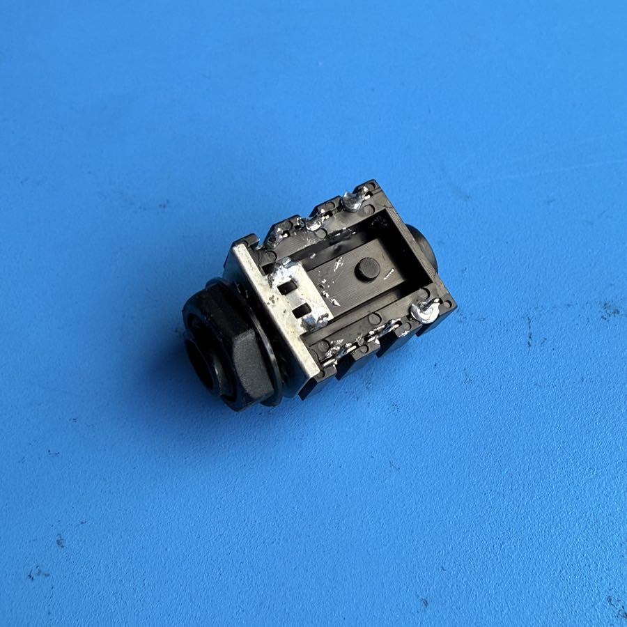 Line 6 Flextone II Guitar Amplifier Replacement Part: 6-Pin TRS 1/4" Socket