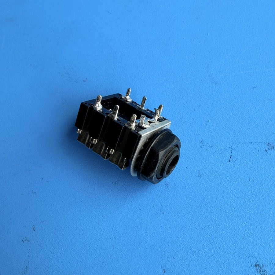 Line 6 Flextone II Guitar Amplifier Replacement Part: 6-Pin TRS 1/4" Socket