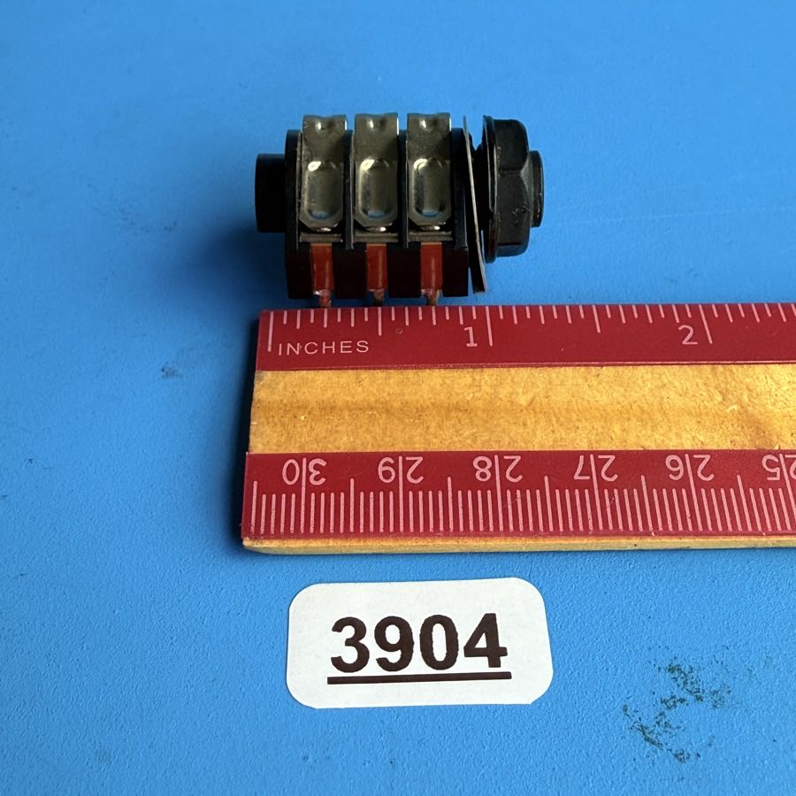 Line 6 Flextone II Guitar Amplifier Replacement Part: 6-Pin TRS 1/4" Socket