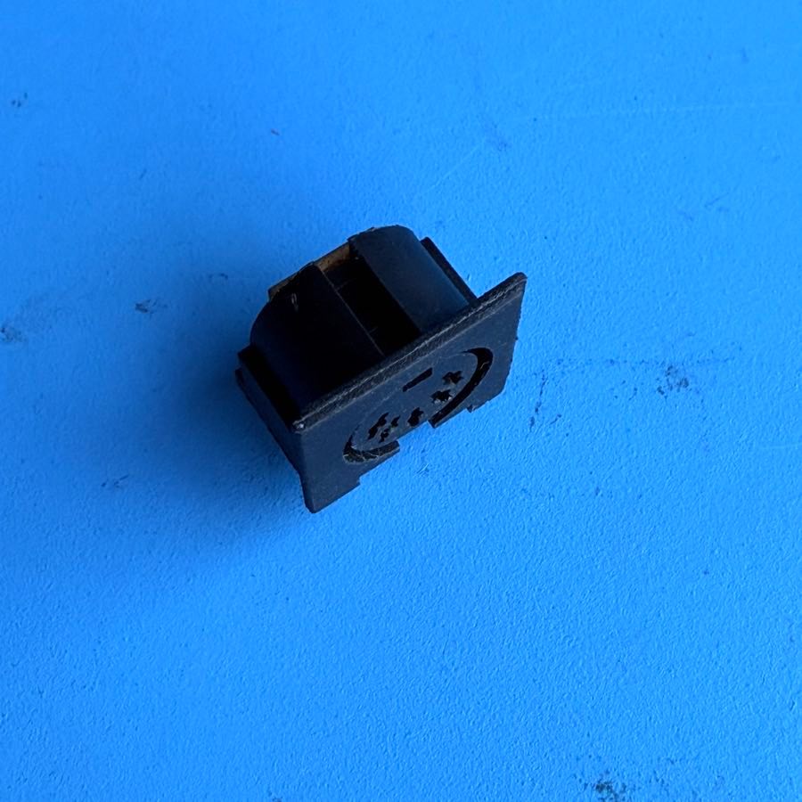 Line 6 Flextone II Guitar Amplifier Part: MIDI I/O 5-Pin Socket [2PCS]