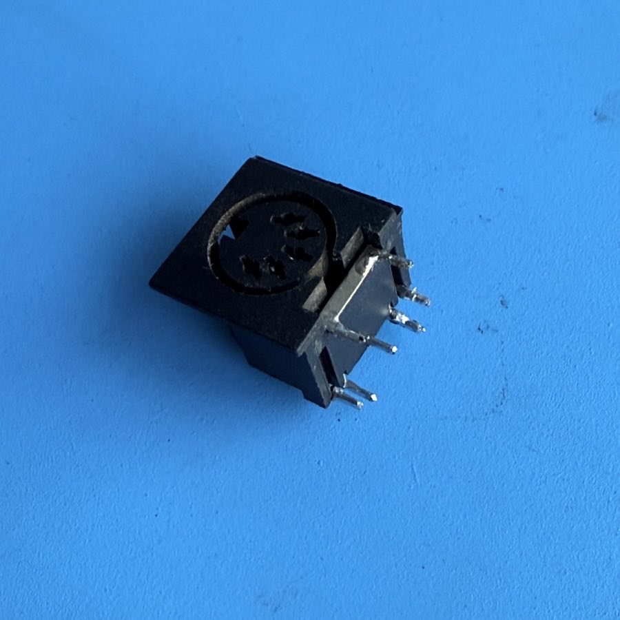 Line 6 Flextone II Guitar Amplifier Part: MIDI I/O 5-Pin Socket [2PCS]