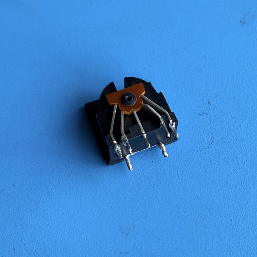 Line 6 Flextone II Guitar Amplifier Part: MIDI I/O 5-Pin Socket [2PCS]