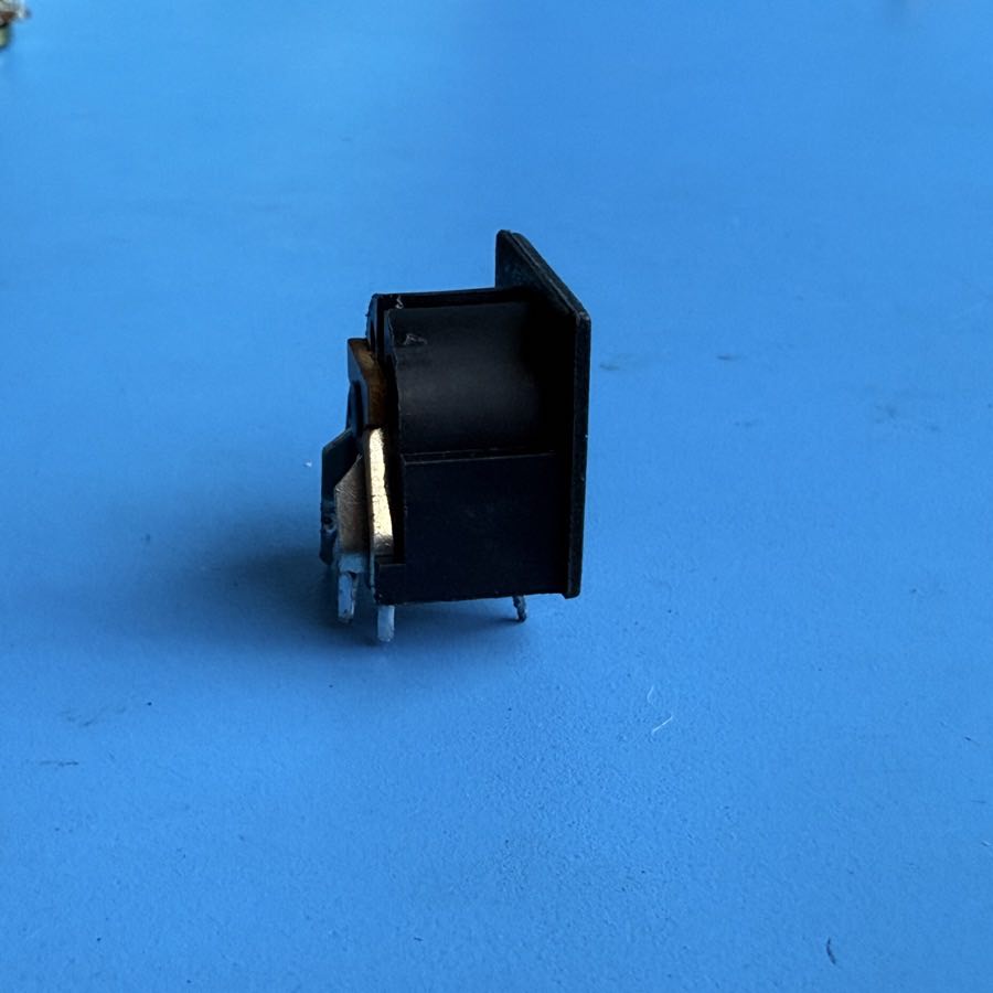 Line 6 Flextone II Guitar Amplifier Part: MIDI I/O 5-Pin Socket [2PCS]